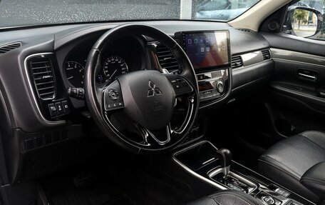 Mitsubishi Outlander III рестайлинг 3, 2019 год, 2 475 000 рублей, 14 фотография