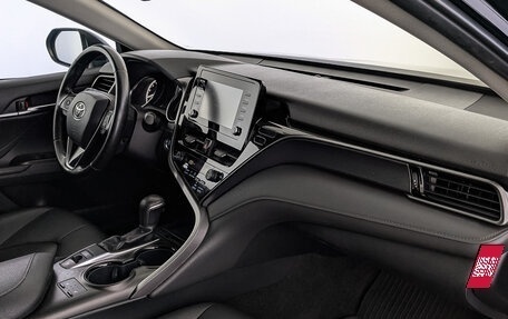 Toyota Camry, 2021 год, 2 890 000 рублей, 13 фотография