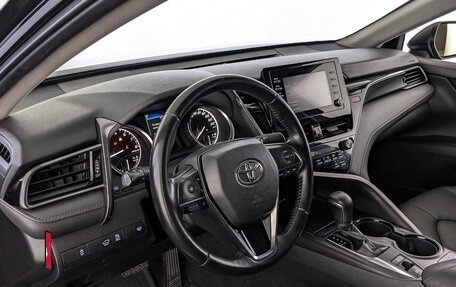 Toyota Camry, 2021 год, 2 890 000 рублей, 15 фотография