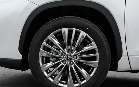 Toyota Highlander, 2024 год, 6 390 000 рублей, 29 фотография