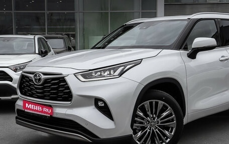 Toyota Highlander, 2024 год, 6 390 000 рублей, 25 фотография