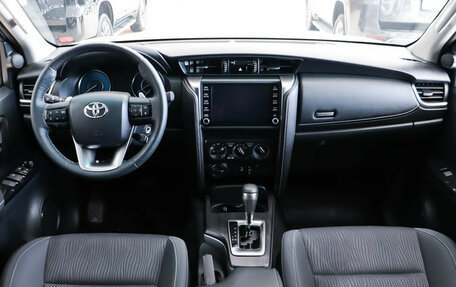 Toyota Fortuner II, 2022 год, 5 890 000 рублей, 8 фотография