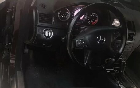 Mercedes-Benz C-Класс, 2010 год, 800 000 рублей, 4 фотография