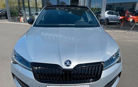 Skoda Superb III рестайлинг, 2022 год, 3 080 000 рублей, 2 фотография