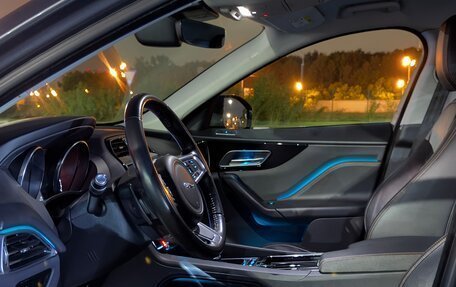 Jaguar F-Pace, 2018 год, 2 690 000 рублей, 18 фотография