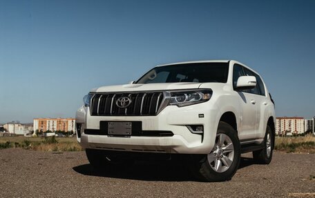 Toyota Land Cruiser Prado 150 рестайлинг 2, 2022 год, 6 400 000 рублей, 2 фотография