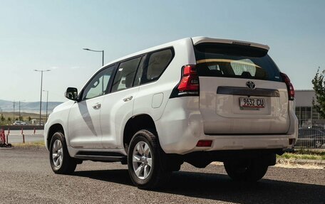 Toyota Land Cruiser Prado 150 рестайлинг 2, 2022 год, 6 400 000 рублей, 9 фотография