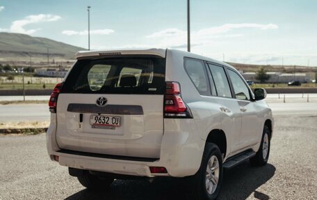Toyota Land Cruiser Prado 150 рестайлинг 2, 2022 год, 6 400 000 рублей, 7 фотография