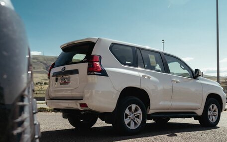 Toyota Land Cruiser Prado 150 рестайлинг 2, 2022 год, 6 400 000 рублей, 5 фотография