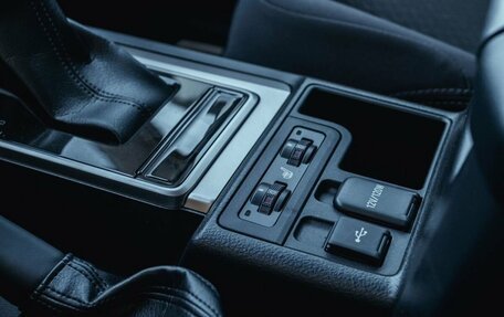Toyota Land Cruiser Prado 150 рестайлинг 2, 2022 год, 6 400 000 рублей, 15 фотография