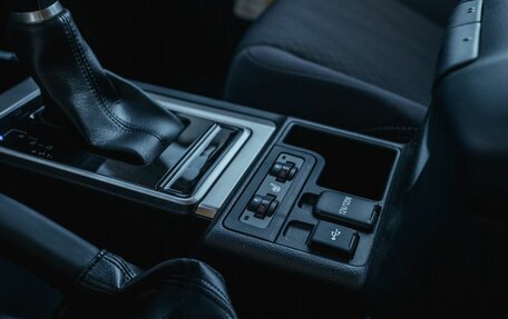 Toyota Land Cruiser Prado 150 рестайлинг 2, 2022 год, 6 400 000 рублей, 14 фотография