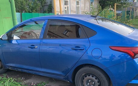 Hyundai Solaris II рестайлинг, 2021 год, 890 000 рублей, 4 фотография