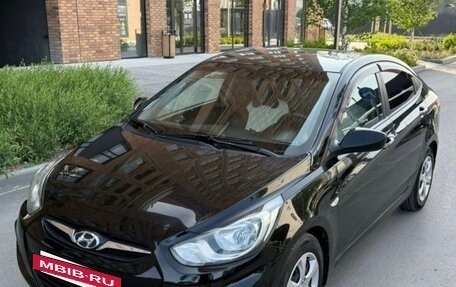 Hyundai Solaris II рестайлинг, 2013 год, 770 000 рублей, 2 фотография
