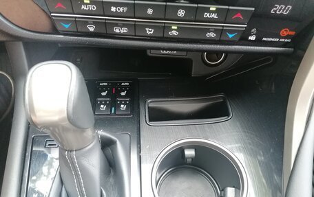 Lexus RX IV рестайлинг, 2021 год, 5 350 000 рублей, 14 фотография