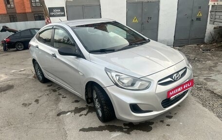Hyundai Solaris II рестайлинг, 2013 год, 725 000 рублей, 2 фотография