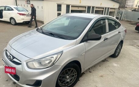 Hyundai Solaris II рестайлинг, 2013 год, 725 000 рублей, 4 фотография