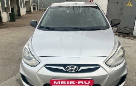Hyundai Solaris II рестайлинг, 2013 год, 725 000 рублей, 10 фотография