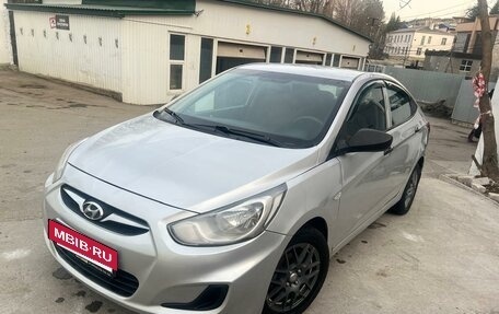 Hyundai Solaris II рестайлинг, 2013 год, 725 000 рублей, 8 фотография