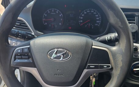 Hyundai Solaris II рестайлинг, 2017 год, 620 000 рублей, 2 фотография
