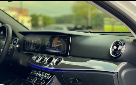 Mercedes-Benz E-Класс, 2019 год, 3 800 000 рублей, 5 фотография