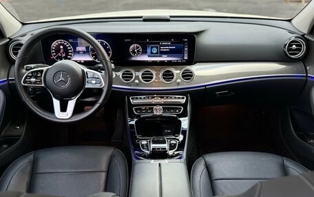 Mercedes-Benz E-Класс, 2019 год, 3 800 000 рублей, 7 фотография