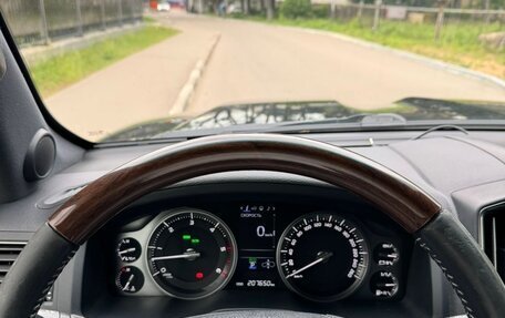 Toyota Land Cruiser 200, 2017 год, 5 800 000 рублей, 2 фотография