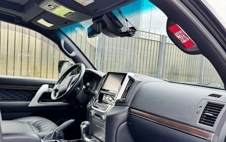 Toyota Land Cruiser 200, 2017 год, 5 800 000 рублей, 4 фотография