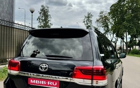 Toyota Land Cruiser 200, 2017 год, 5 800 000 рублей, 9 фотография