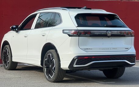 Volkswagen Tiguan, 2024 год, 4 400 000 рублей, 6 фотография