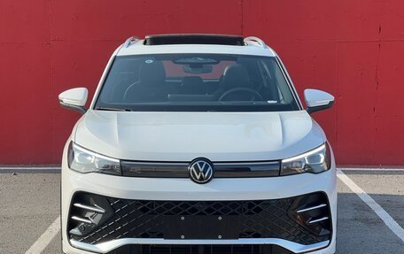 Volkswagen Tiguan, 2024 год, 4 400 000 рублей, 2 фотография