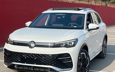Volkswagen Tiguan, 2024 год, 4 400 000 рублей, 3 фотография