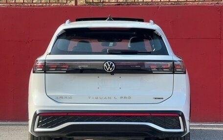 Volkswagen Tiguan, 2024 год, 4 400 000 рублей, 5 фотография