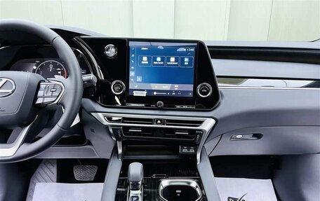 Lexus RX IV рестайлинг, 2025 год, 5 900 000 рублей, 6 фотография