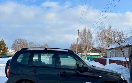 Chevrolet Niva I рестайлинг, 2018 год, 900 000 рублей, 4 фотография