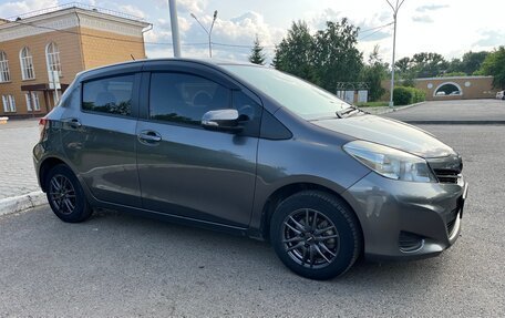 Toyota Vitz, 2013 год, 800 000 рублей, 2 фотография