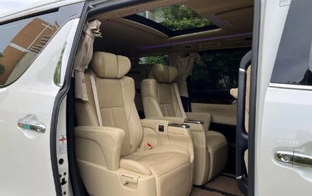 Toyota Alphard III, 2021 год, 3 980 000 рублей, 10 фотография