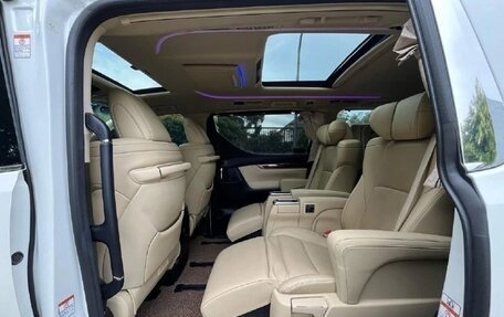 Toyota Alphard III, 2021 год, 3 980 000 рублей, 14 фотография