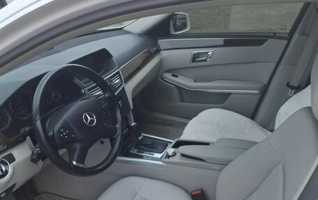 Mercedes-Benz E-Класс, 2011 год, 1 450 000 рублей, 6 фотография