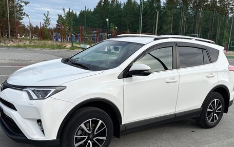 Toyota RAV4, 2018 год, 2 440 000 рублей, 2 фотография