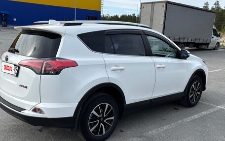Toyota RAV4, 2018 год, 2 440 000 рублей, 4 фотография