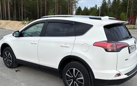 Toyota RAV4, 2018 год, 2 440 000 рублей, 6 фотография