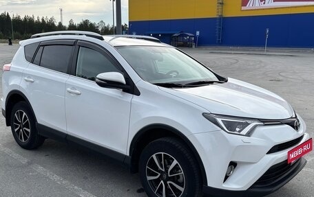 Toyota RAV4, 2018 год, 2 440 000 рублей, 3 фотография