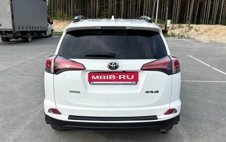 Toyota RAV4, 2018 год, 2 440 000 рублей, 5 фотография