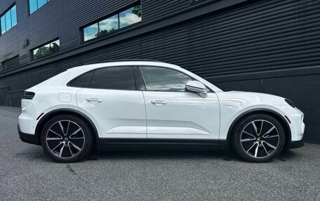 Porsche Macan, 2024 год, 10 875 000 рублей, 5 фотография