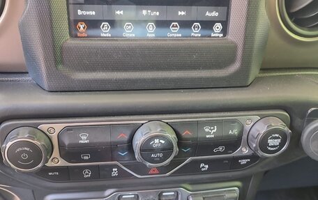 Jeep Wrangler, 2021 год, 3 300 000 рублей, 7 фотография