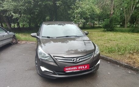Hyundai Solaris II рестайлинг, 2015 год, 880 000 рублей, 5 фотография