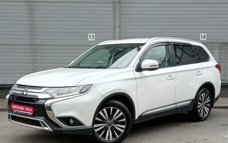 Mitsubishi Outlander III рестайлинг 3, 2019 год, 2 149 000 рублей, 1 фотография