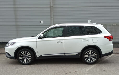 Mitsubishi Outlander III рестайлинг 3, 2019 год, 2 149 000 рублей, 8 фотография