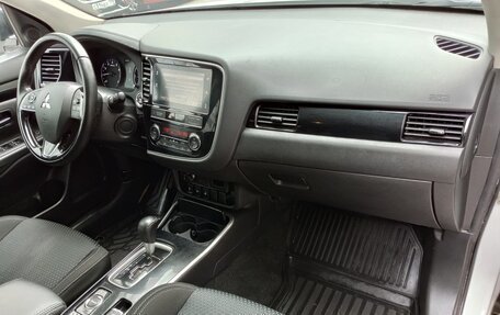 Mitsubishi Outlander III рестайлинг 3, 2019 год, 2 149 000 рублей, 10 фотография