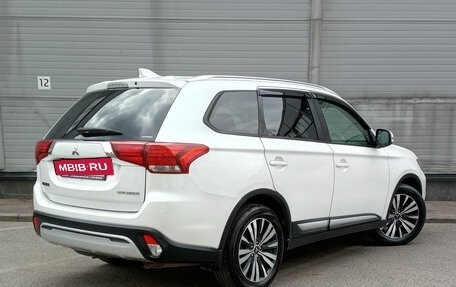 Mitsubishi Outlander III рестайлинг 3, 2019 год, 2 149 000 рублей, 5 фотография